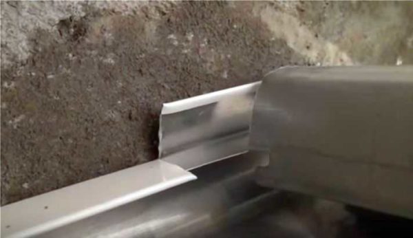 Installation d'un limon dans un profilé en U