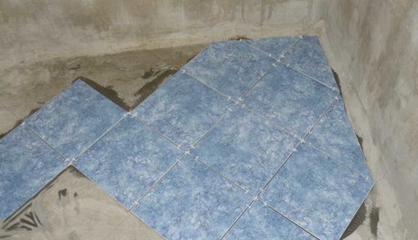 Pose de carreaux au sol