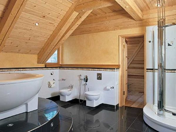 Salle de bain dans une maison en bois - place pour l'imagination