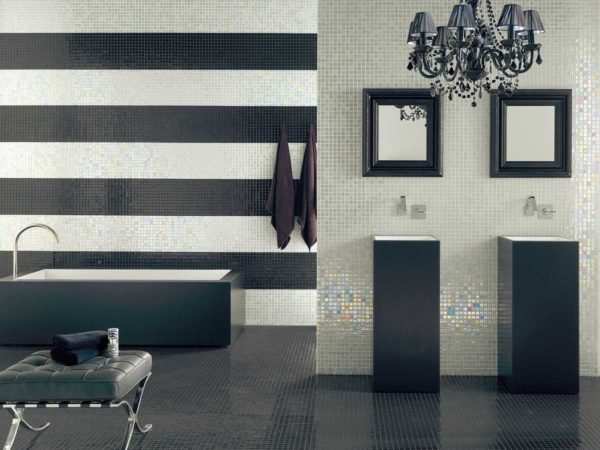 Choisir une façon de disposer les carreaux dans la salle de bain n'est pas facile
