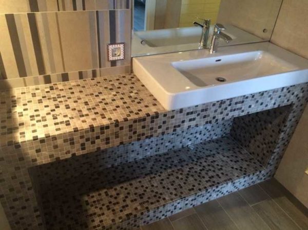 Vous pouvez créer la forme la plus originale à partir de cloisons sèches et de mosaïque