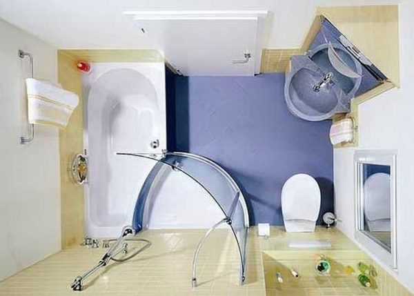 Sur le plan, vous devez dessiner tous les appareils de plomberie. Ensuite, il est facile de développer la séquence correcte de rénovation dans la salle de bain.