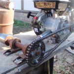 Construction non sécurisée. Il est conseillé de couvrir à la fois la chaîne et le moteur avec un carter