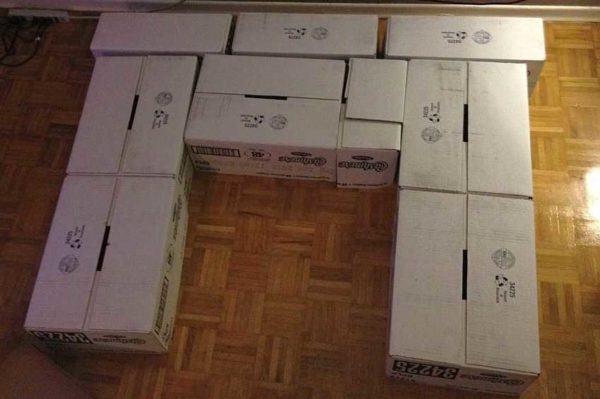 Voici quel type de cheminée s'est avéré à partir des boîtes en carton existantes