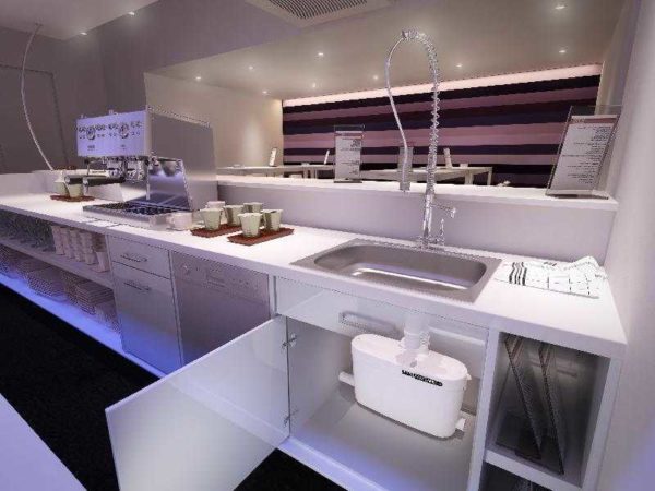 Une pompe d'égout peut être installée dans la cuisine - pour évacuer les déchets de l'évier et / ou du lave-vaisselle