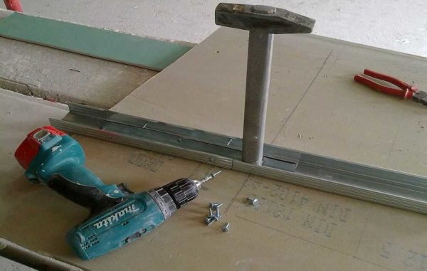 Comment connecter / construire un profil de cloison sèche