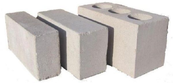 La taille de la brique de silicate est la même que celle de la céramique standard