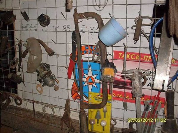 Maille murale - un moyen d'organiser rapidement le stockage des outils