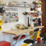 Option avec une petite table pliante pour garages très étroits