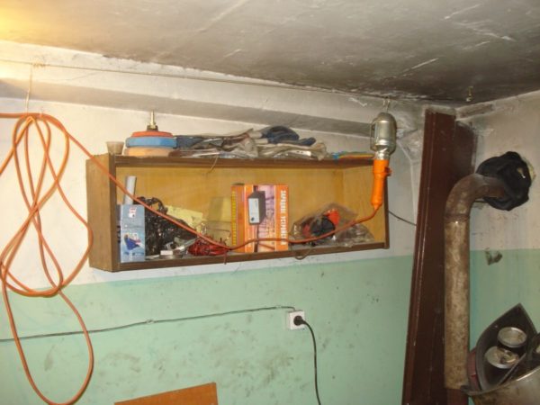 Vous pouvez créer une telle suspension au plafond pour la transporter de vos propres mains en une heure.