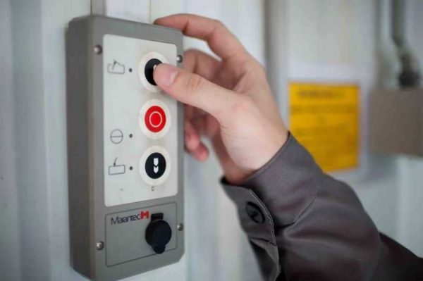 Les boutons de commande de porte peuvent être utilisés comme méthode d'urgence