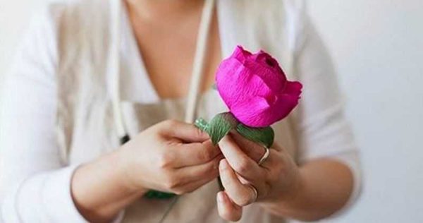 Ce sont de si belles fleurs en papier ondulé que vous pouvez obtenir
