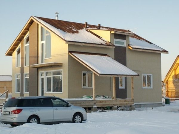 En apparence, il est difficile de dire quels panneaux avant pour l'extérieur de la maison ont été utilisés cette fois