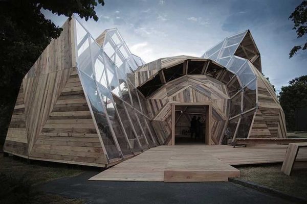 C'est aussi une maison, faite en utilisant la technologie du dôme