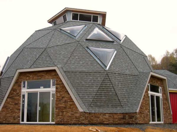 Les triangles sont également clairement visibles sur les maisons finies