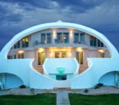 C'est aussi une maison en forme de dôme