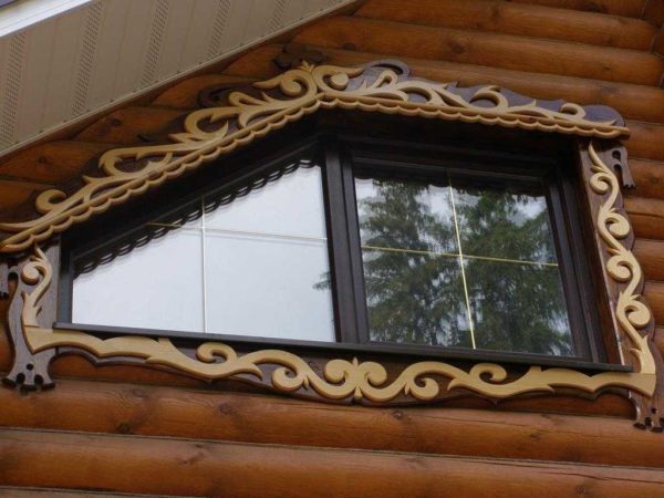 Comment fixer correctement la platine sur la fenêtre afin qu'il n'y ait aucun problème pendant le fonctionnement