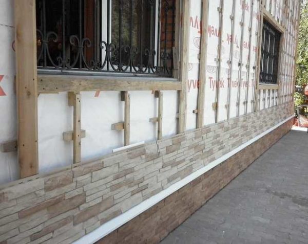 Les murs sont nivelés avec des doublures