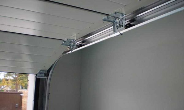 Portes de garage sectionnelles: vue de la pièce