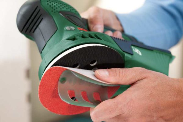 Pour choisir une ponceuse à bois, vous devez faire attention aux paramètres techniques