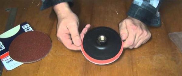 Cet accessoire est utilisé si vous devez changer rapidement le papier de verre.