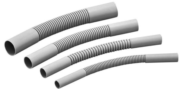 Lors de la pose d'une ondulation rigide dans les virages, il est préférable d'utiliser des raccords spéciaux