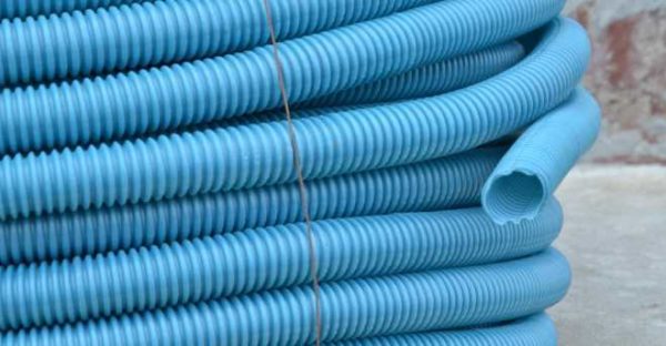 Les tuyaux de câblage ondulés sont disponibles dans une variété de couleurs. Ce n'est pas facile, les couleurs ont une certaine signification