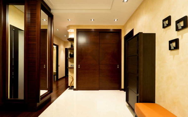 L'éclairage des couloirs doit également être conforme aux normes.