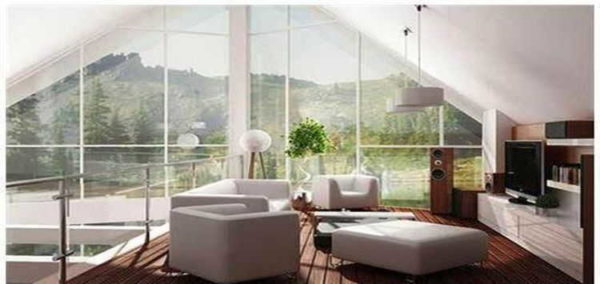 Maison avec fenêtres panoramiques: vue intérieure