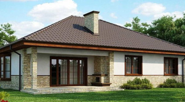 Même une maison autrement ordinaire avec des fenêtres panoramiques semble plus intéressante.