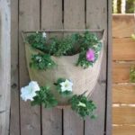 Artisanat pour le jardin et le chalet: même une couturière novice peut coudre un sac similaire
