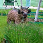 Les figurines de jardin en mousse sont très réalistes
