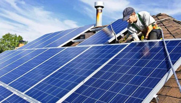 Si la zone n'est pas limitée, vous pouvez acheter une batterie solaire sur des photocellules polycristallines