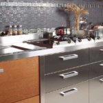 Une autre option pour les panneaux métalliques pour les voiles de cuisine