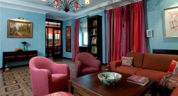 Il existe de nombreuses couleurs, mais dans un intérieur, elles sont harmonieuses. C'est parce qu'ils sont correctement sélectionnés - ils sont combinés les uns avec les autres