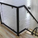 Souder des cadres, y insérer du verre transparent est simple et efficace