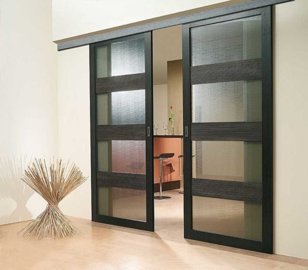 Combinaison intéressante de verre texturé et de profilé en aluminium laminé