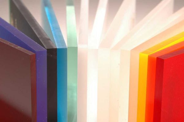 Le plexiglas peut être utilisé lors de la disposition des cloisons en verre dans un appartement ou une maison