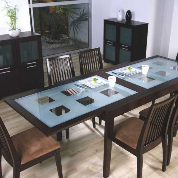 Un des modèles de tables pliantes en verre pour la cuisine