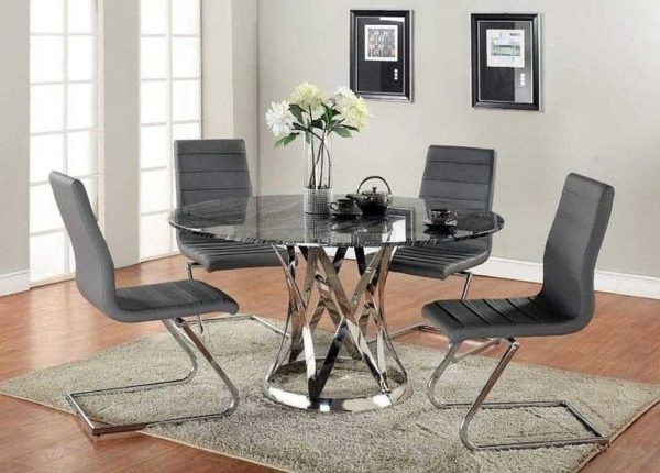 Vous devez immédiatement prendre un ensemble: une table de cuisine en verre et des chaises pour cela