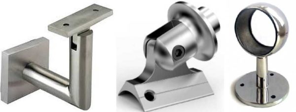 Plusieurs types de supports pour la fixation de la main courante au mur