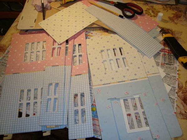 Plus facile à coller le papier peint avant l'assemblage