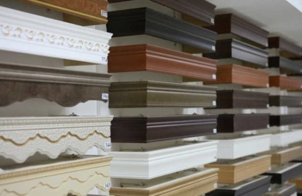 Corniches en baguette - tout type, recouvertes d'une bande décorative