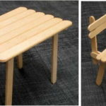 Il vaut mieux commencer simple: une table et des chaises pour poupées en bâtonnets de glace