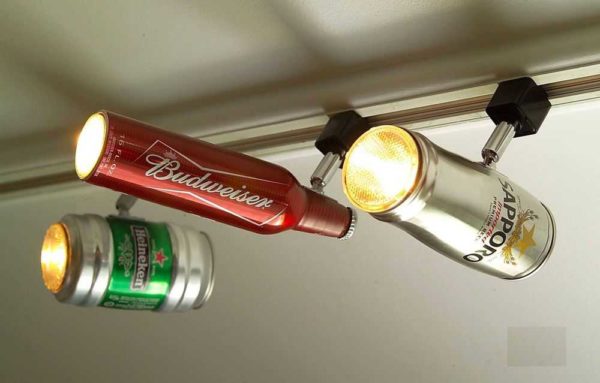 Il ne m'est jamais venu à l'esprit que les canettes et les bouteilles de bière pourraient être utilisées comme nuances