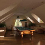 Salle de billard au rez-de-chaussée