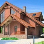 Les surplombs de toit se transforment en auvents