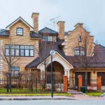 Sans baies vitrées, mais avec superstructures