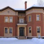 Cette option semblera familière à beaucoup. Il existe de nombreuses façades similaires