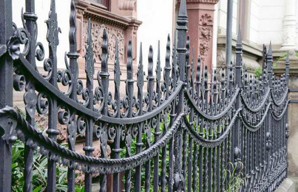 Le forgeage classique est un processus long et coûteux, mais la clôture s'avère unique